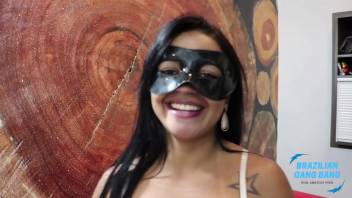 Gostosa makes a party at the motel with friends. Complete on Xvideos Red